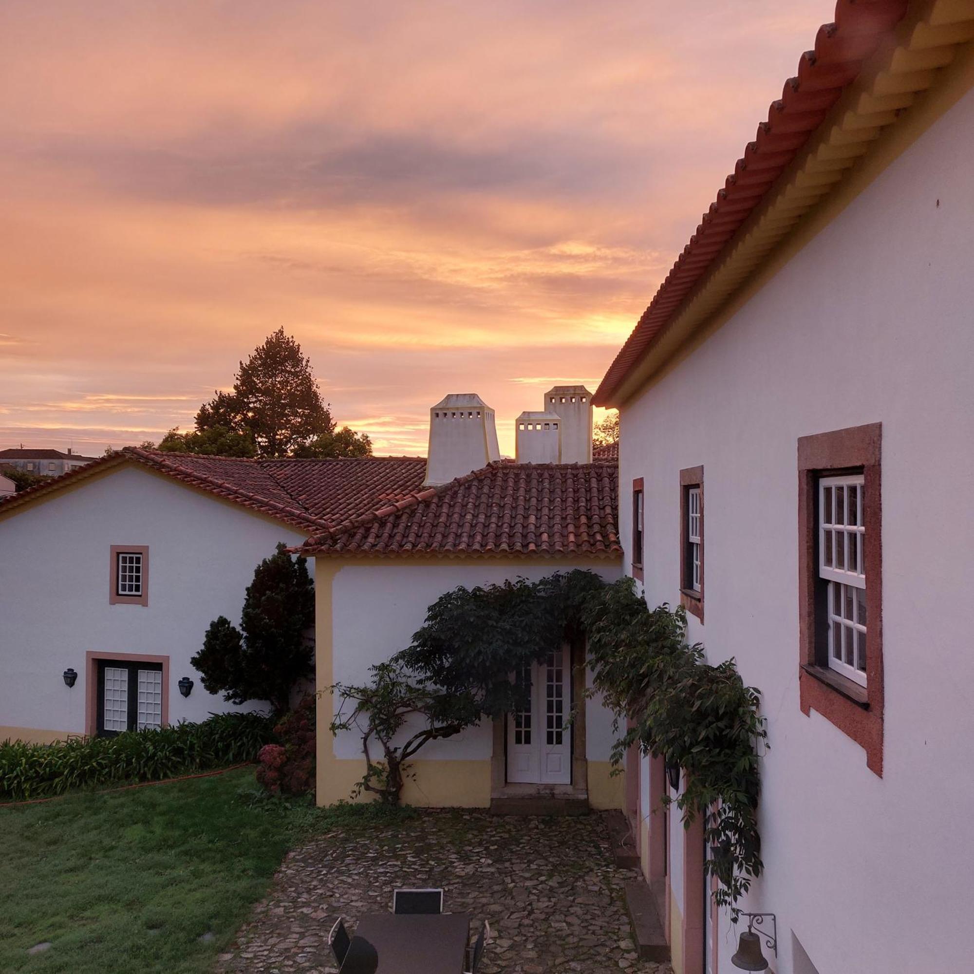 Quinta Do Outeiro Bed & Breakfast วิลา โนวา เจ ปัวอาเรส ภายนอก รูปภาพ